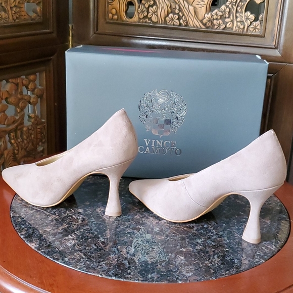 Vince Camuto Taupe Suede Pumps NWT 6 - Picture 6 of 12